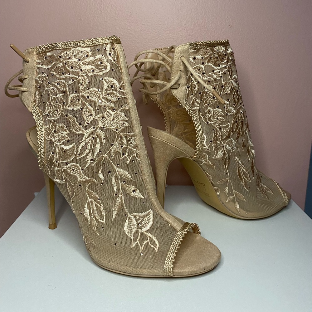 Blush pink Aldo lace heels